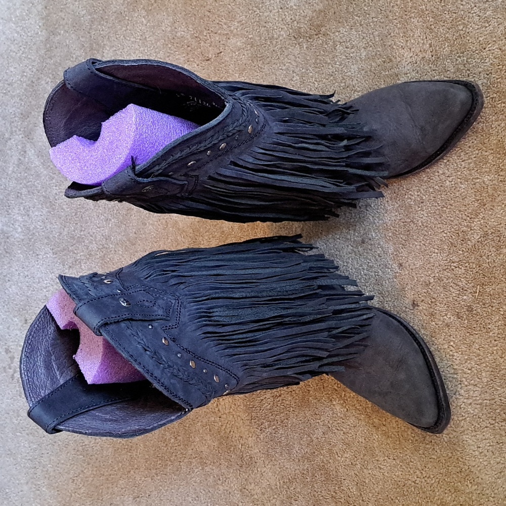 Women's liberty black fringe boots. Size 6.5. Great condition